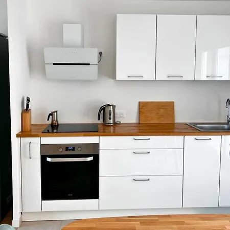 Barba Artful Flat, Cosy Flat 10 Minutes From Paris Apartment