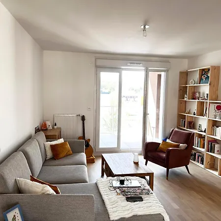 Apartment Barba Artful Flat, Cosy Flat 10 Minutes From Paris *