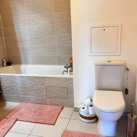 Apartment Barba Artful Flat, Cosy Flat 10 Minutes From Paris *