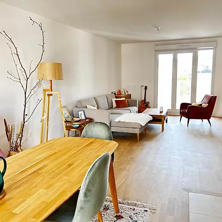 Barba Artful Flat, Cosy Flat 10 Minutes From Paris Apartment *